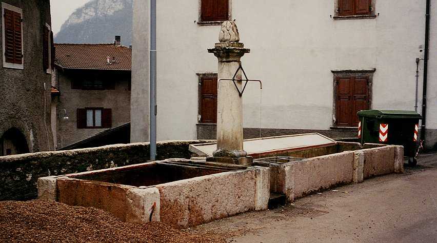 Fontana su parte della p.f. 813 CC. Romagnano (FONTANA) - TRENTO (TN) 