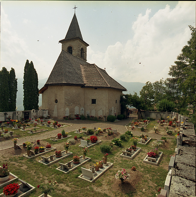 Cimitero di Priò pp.ed. 1/2; 44 e pp.ff. 60/3, 1071 CC. Priò (CIMITERO) - PREDAIA (TN) 