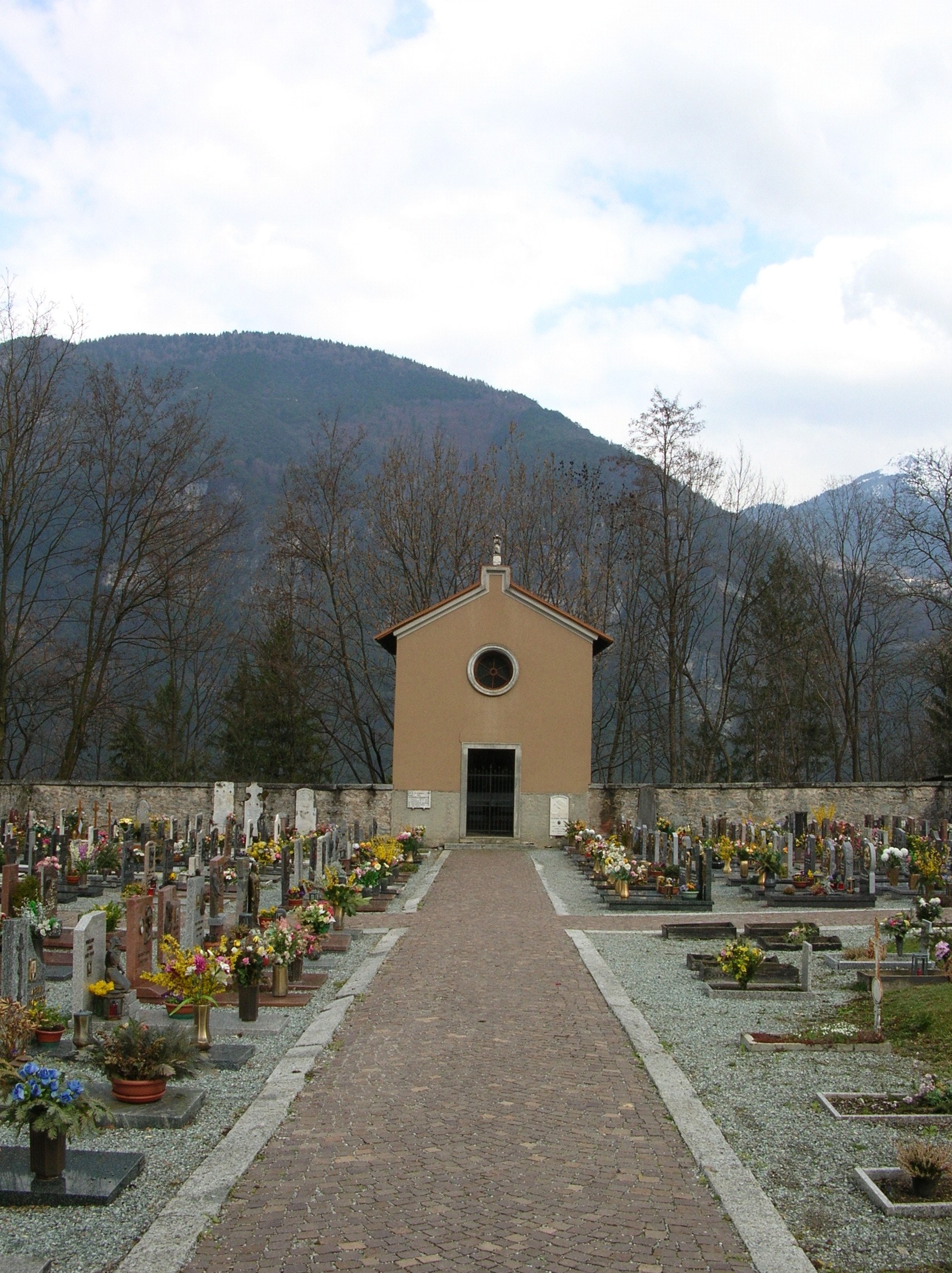 Cimitero e cappella p.ed. 205 e p.f. 1018 CC. Zuclo (CIMITERO) - BORGO LARES (TN) 