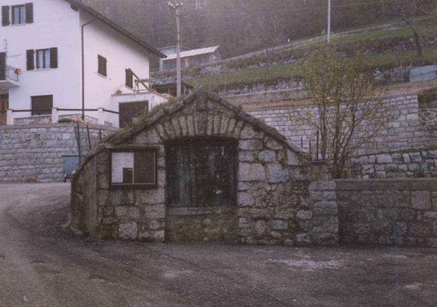 Cisterna p.f. 30 e pozzo artesiano con pertinenza individuato dalla p.ed. 354 e dalla p.f. 1419 C.C. Luserna (CISTERNA) - LUSERNA - LUSÉRN (TN) 